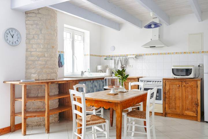 Holiday Home “Le Nid - Gîtes Les Grandes Chaumes” with Private Terrace, Garden & Wi-Fi in Surgères, Rochefort region