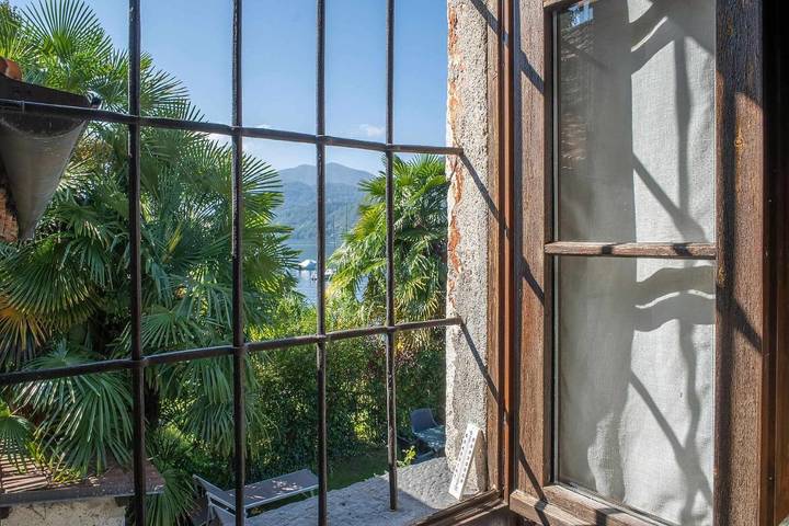 Gîte pour 2 personnes, avec vue et terrasse ainsi que vue sur le lac et jardin dans Pettenasco - 3