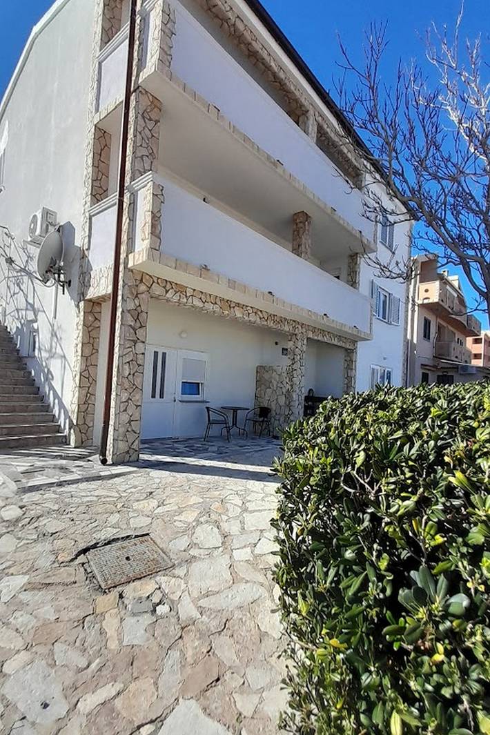 Ganze Wohnung, 1-Zimmer-Ferienwohnung mit Balkon und Meerblick Pag A-20577-b in Pag Stadt, Pag