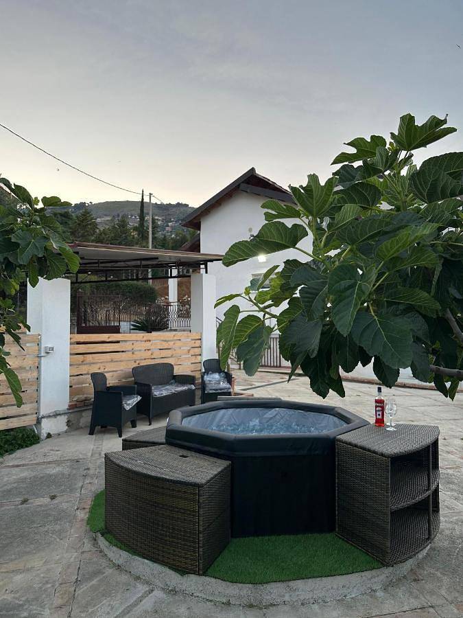 Casa vacanza per 5 persone, con giardino e idromassaggio in Monreale