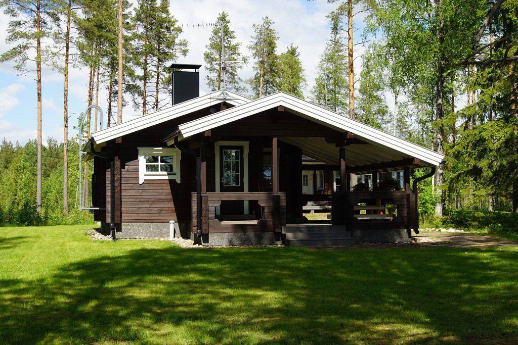 Holiday villa with sauna and garden on the lake in Kainuu