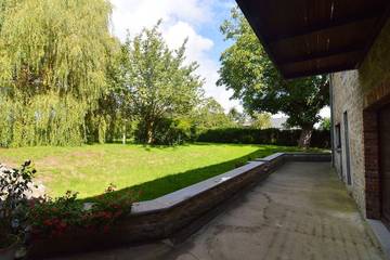 Location de vacances pour 16 personnes, avec terrasse et jardin à Beauraing