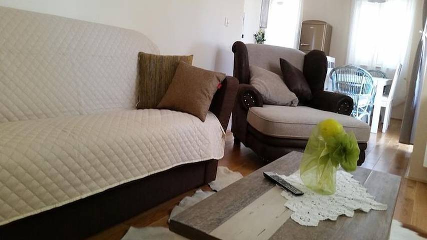 Ferienwohnung für 5 Personen, mit Garten und Pool in Biograd na Moru