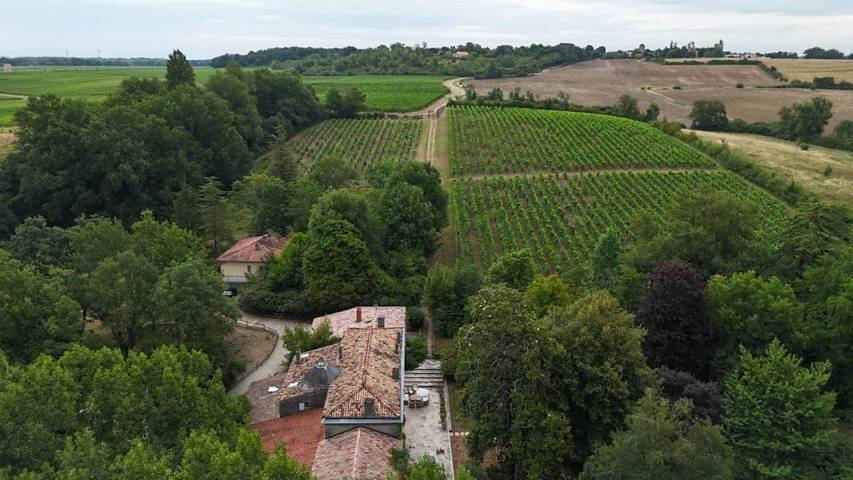 Location de vacances pour 15 personnes, avec Terrasse et Jardin ainsi que Piscine et Vue à Saint-Sulpice-et-Cameyrac