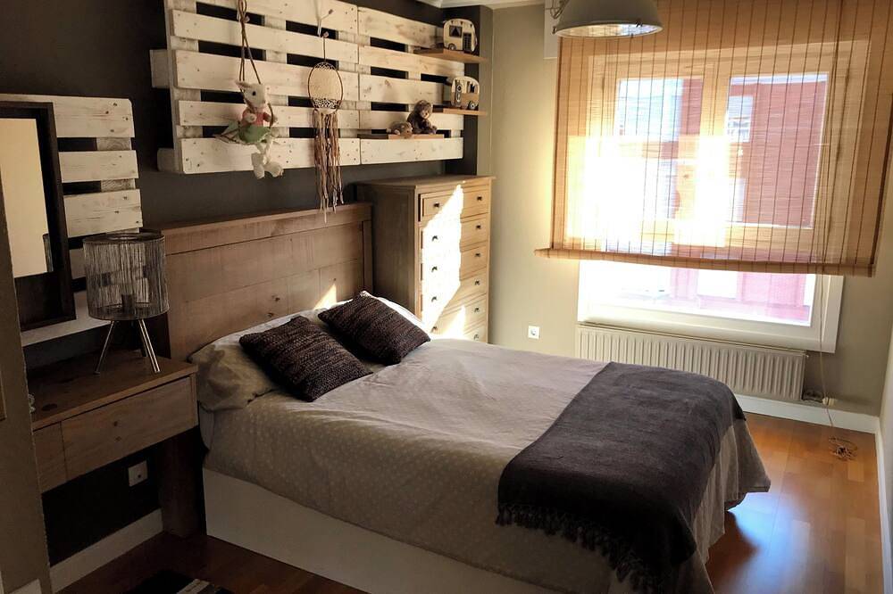 Entire apartment, Duplex Luxury Leioa 10 minutes from Bilbao, 5 minutes from beaches, ideal for families. in Leioa, Bizkaia