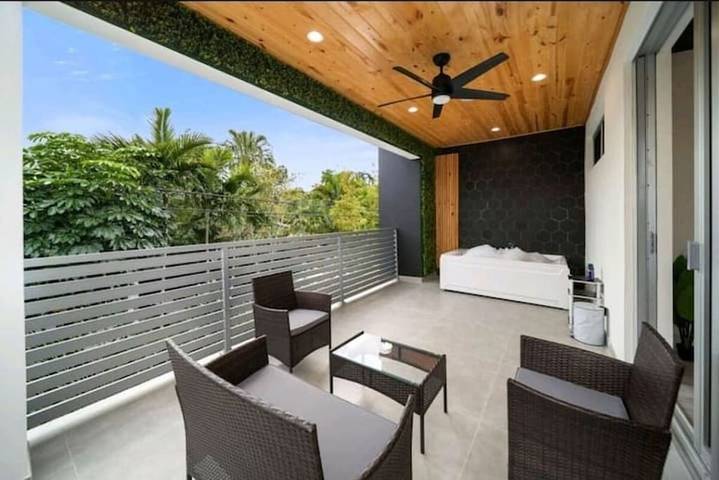 Vacation house for 6 people, with sauna and hot tub as well as yard in Fort Lauderdale