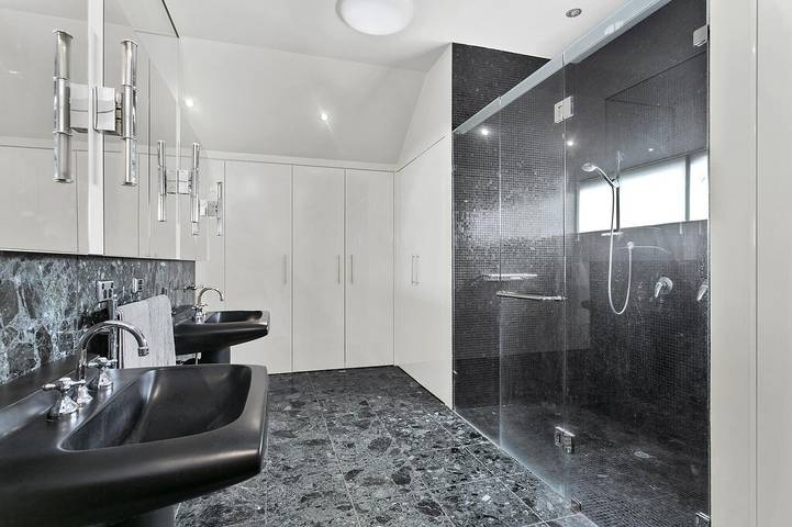 Holiday home for 12 people, with garden and balcony in Barwon Heads
