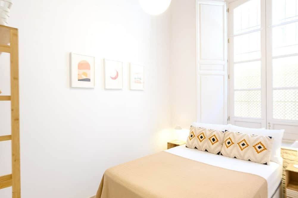 Hel lejlighed, High ceilings and large patio amazing 3 bedroom by 10Tosea in Centro (Málaga), Malaga