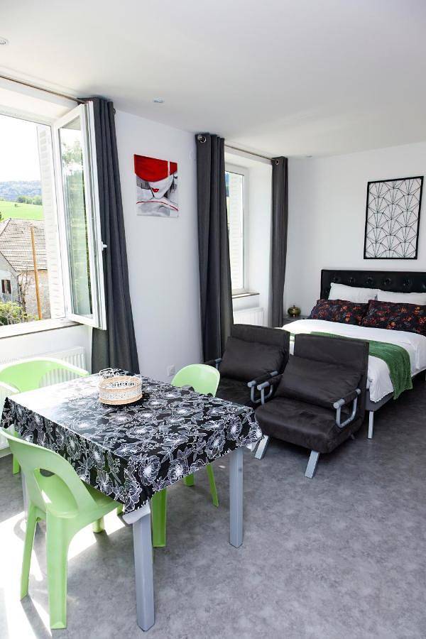 Location de vacances pour 4 personnes, avec terrasse et vue dans Haut-Valromey - 2