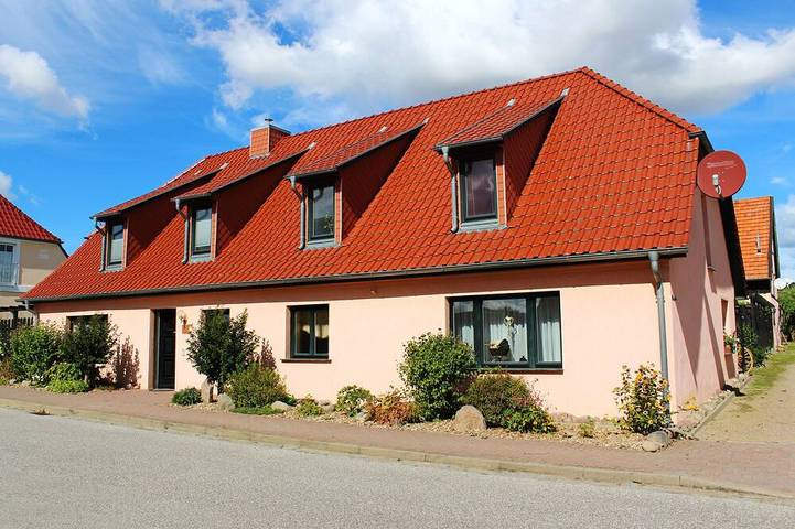Ferienhaus für 4 Personen, mit Garten in Sietow