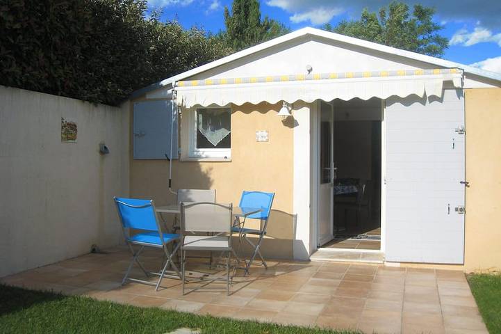 Comfortable Gite Swimming Pool Garden in Forcalquier, Parc naturel régional du Luberon