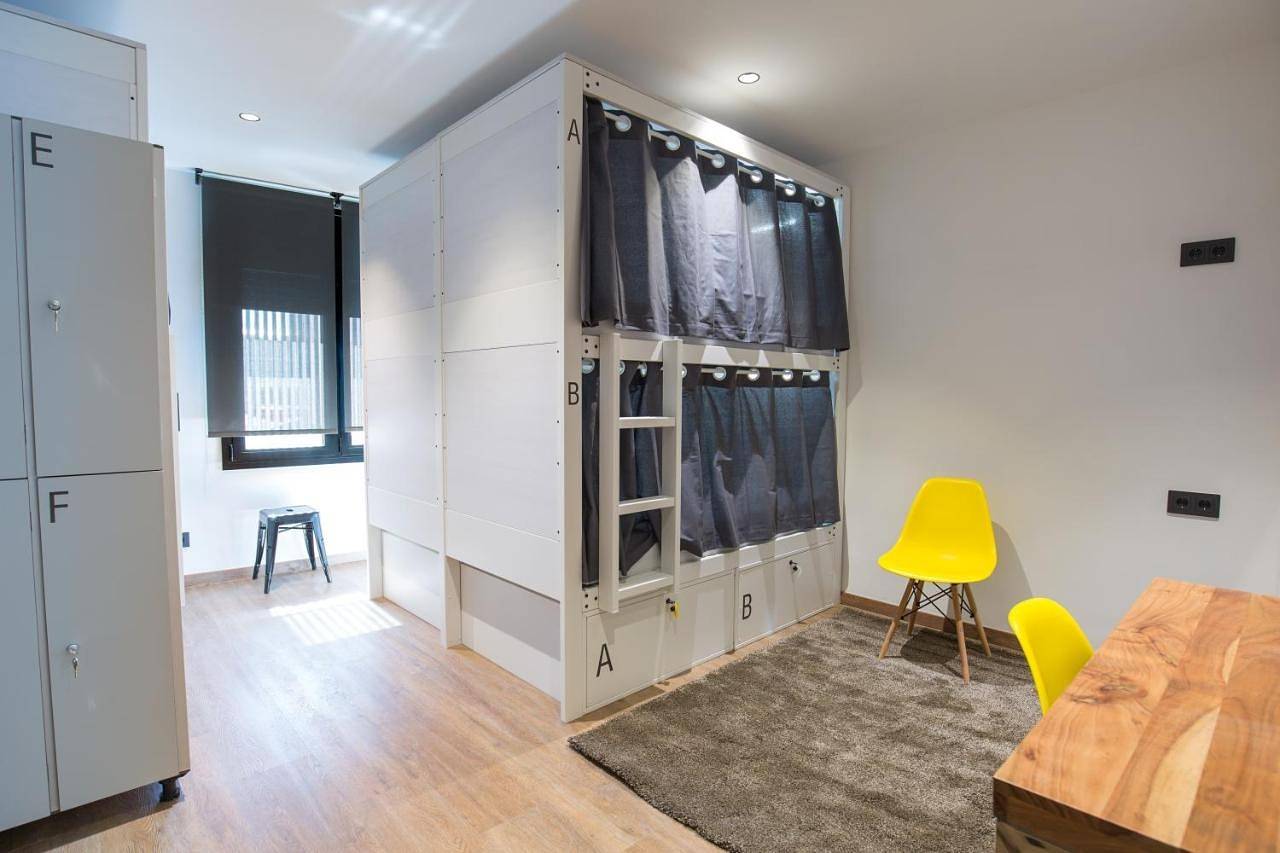 Hostal para 2 personas con terraza in El Prat de Llobregat, Bajo Llobregat