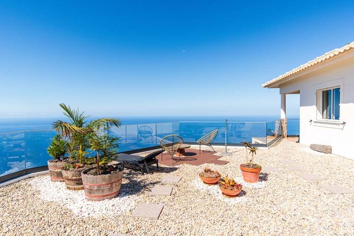 Location de vacances pour 4 personnes, avec terrasse et piscine dans Arco da Calheta - 2