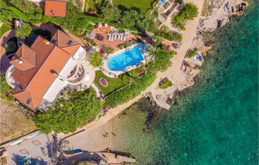 Ferienwohnung für 6 Personen, mit Terrasse und Pool auf Krk