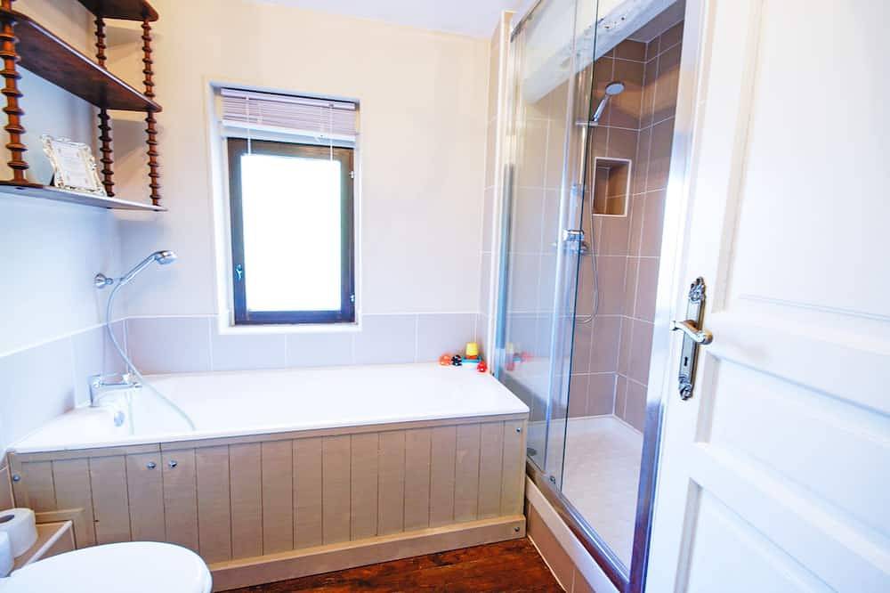 Ganze Wohnung, Loge Rose - sleeps 5 guests in 2 bedrooms in Larzac, Périgord Noir