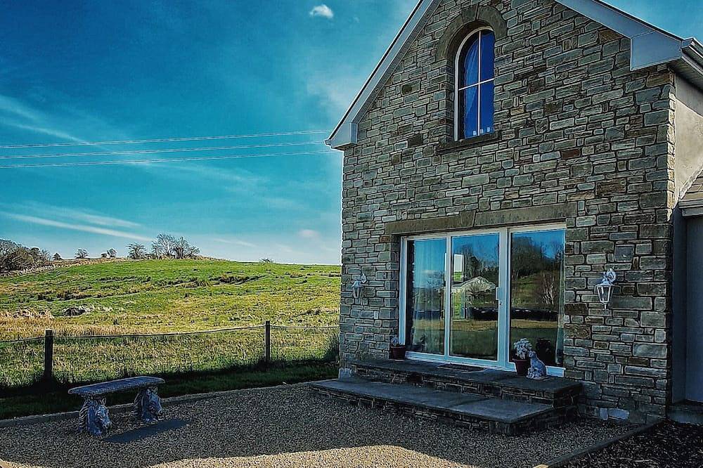 Cosy holiday apartment situated in the stunning peaceful Donegal countryside in Donegal, County Donegal