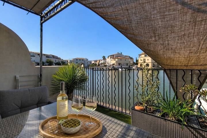 Villa pour 6 personnes, avec terrasse et piscine en Camargue