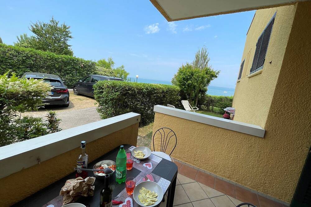 Geheel appartement, Renovated Lakefront Apartment: New Management Casa Amelias in San Benedetto (Peschiera del Garda), Peschiera del Garda