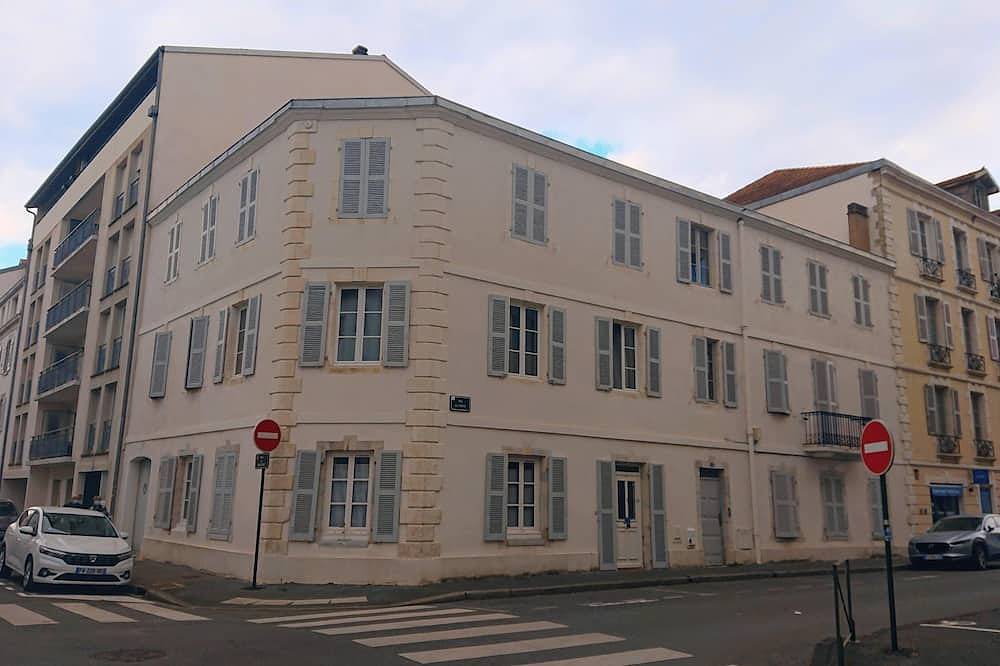 Entire apartment, Cozy little nest for 2, with a view on the Adour in Bayonne, Bayonne region