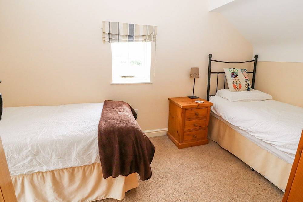 The Shippon, pet friendly, character holiday cottage in Tarporley in Rushton, Cheshire West and Chester