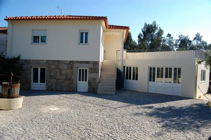 Two-Bedroom House in Cossourado, Distrito de Braga
