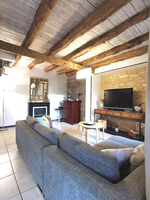 Location de vacances pour 6 personnes, avec vue ainsi que piscine et jardin, adapté aux familles à La Bachellerie - 3