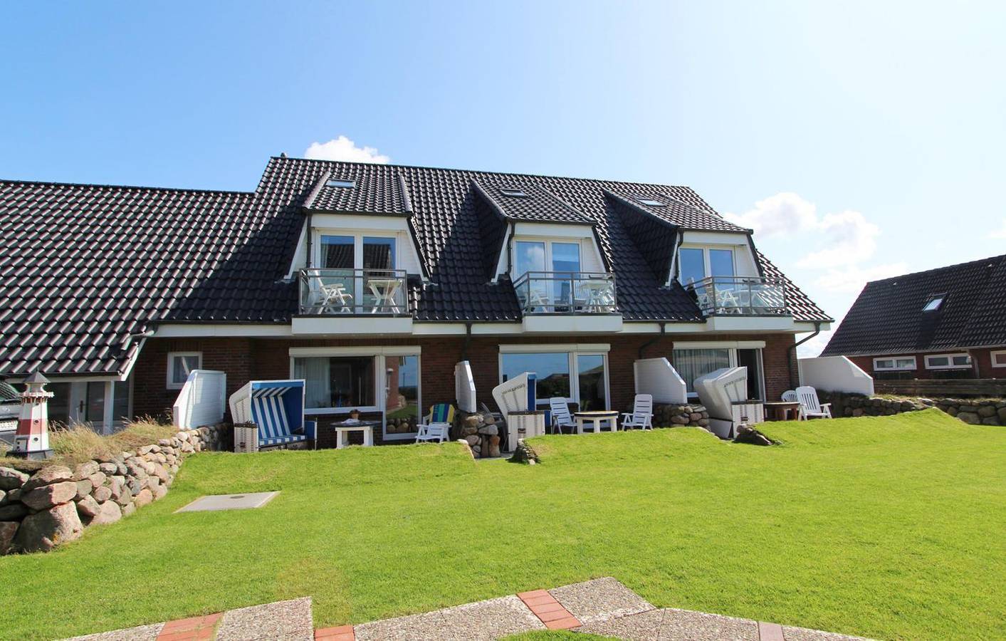 Ganze Wohnung, Stilvoll eingerichtete Ferienwohnung auf zwei Ebenen in direkter Strandlage in Wenningstedt, Sylt