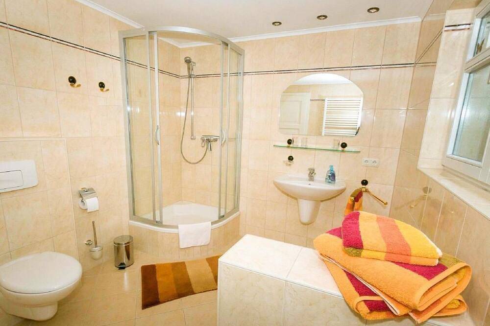 Ferienhaus Unter den Eschen - Ferienhaus, Dusche, Wc, 4 oder mehr Schlafräume in Pretzschendorf, Klingenberg