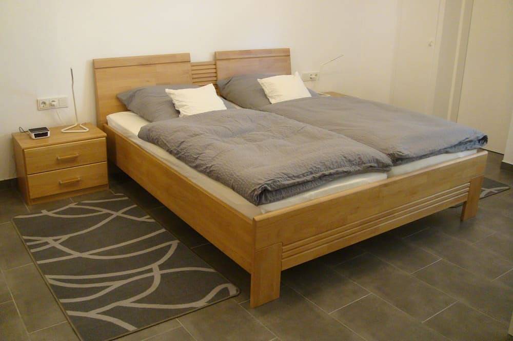 Ganze Wohnung, Helle, freundliche  Ferienwohnung \"Am Moselufer\" unmittelbar am Radwegenetz in Lieser, Bernkastel-Kues & Umgebung