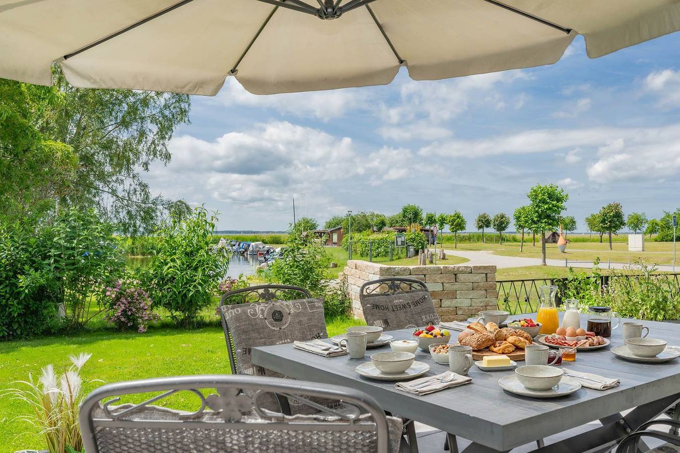 Modernes Ferienhaus mit Seeblick, Terrasse & Grill in Loddin in Loddin, Bernsteinbäder