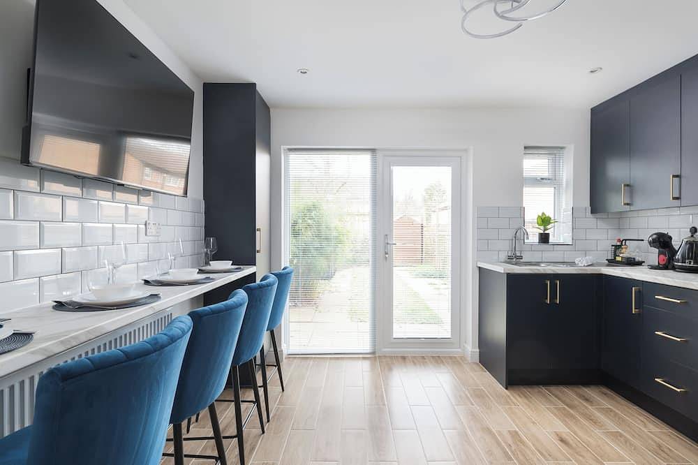Ganze Wohnung, Modern 4Br | Parking | Wifi | Family & Work in Milton Keynes, Südostengland