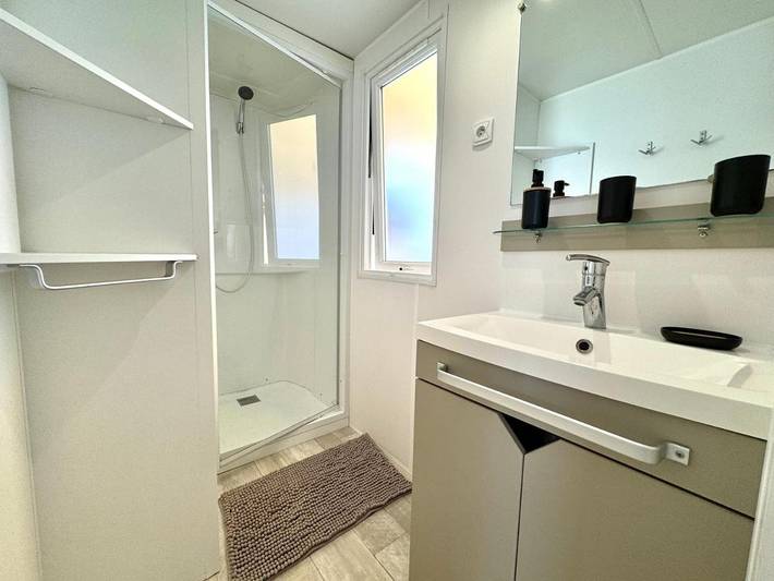 Camping pour 6 personnes, avec jardin ainsi que piscine et vue, animaux acceptés dans Claouey - 4