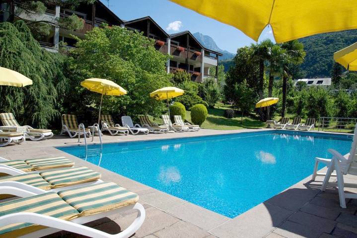 Hôtel pour 3 personnes, avec vue ainsi que jardin et piscine