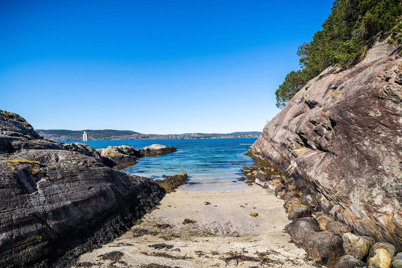 Luxury "Villa Bergen" Private Pool, Gym, Sauna, Hot Tub, 10 Minutes from City Centre in Bergen, Vestland
