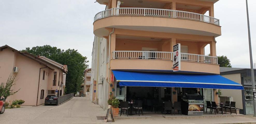 Chambre d’hôte pour 3 personnes, avec terrasse ainsi que vue et jardin