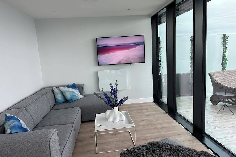Apartamento entero, Stunning Seafront Penthouse With Panoramic South Facing Views Over the Estuary in Westcliff-on-Sea, Southend-on-Sea