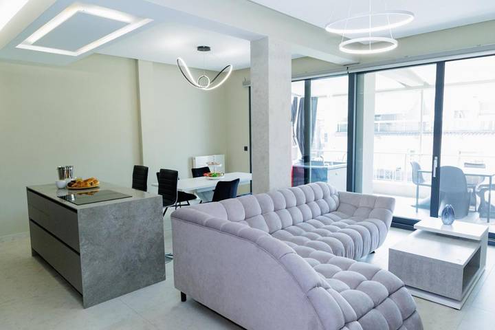 Ferienwohnung für 4 Personen, mit Pool und Whirlpool sowie Balkon in Thessaloniki
