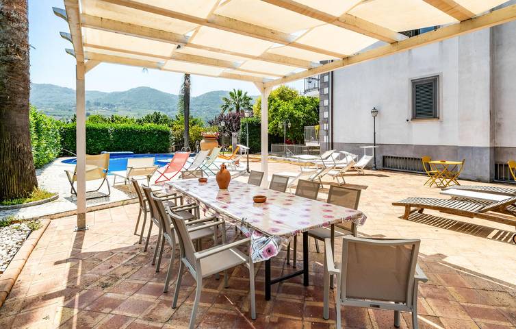 Gemütliche Wohnung mit Pool und Parkplatz, 1,5 km von San Cipriano Picentino entfernt in Giffoni Sei Casali, Salerno Provinz