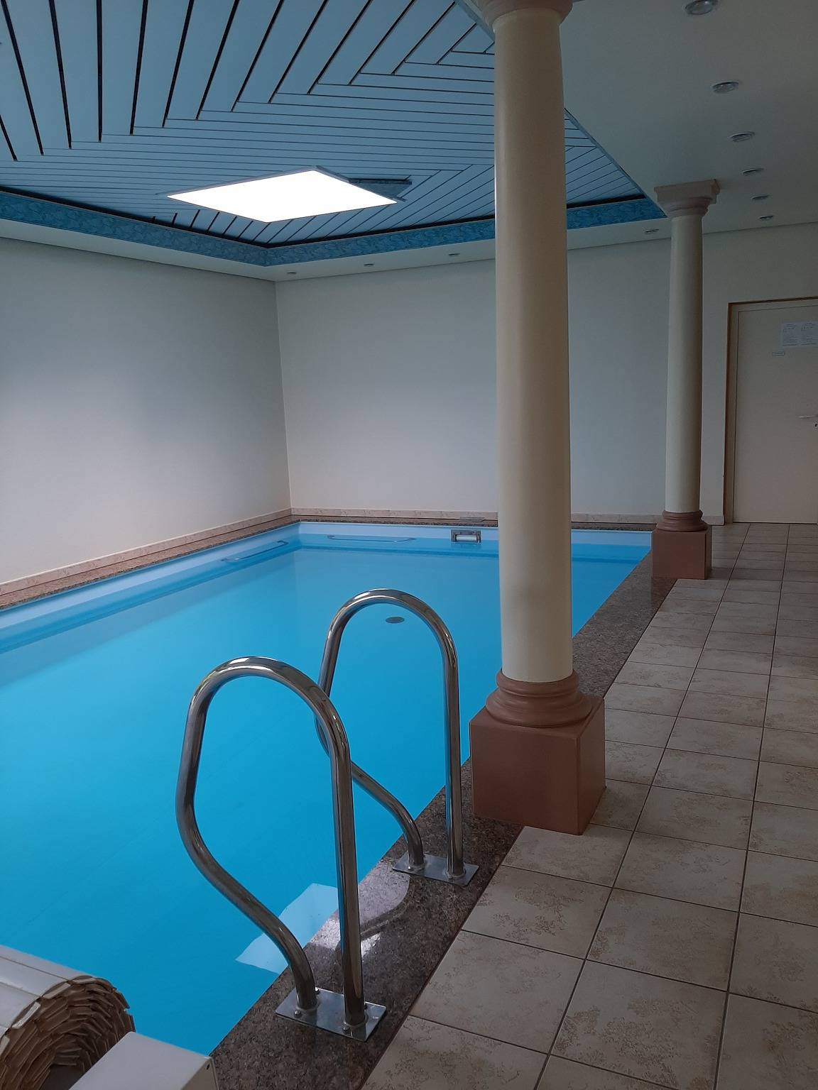 Ferienhaus 'Mit Schwimmhalle' mit privater Terrasse, privatem Garten und Wi-Fi in Burgthann, Landkreis Nürnberger Land