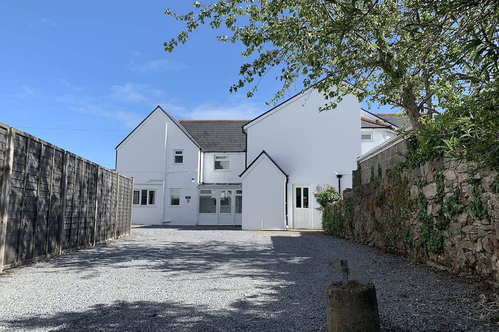Holiday Rental for 14 People in Swansea region