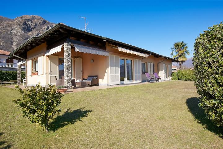 Location de vacances pour 7 personnes, avec jardin ainsi que vue sur le lac et terrasse, animaux acceptés dans Baveno - 3