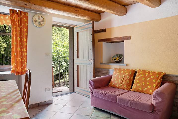 Entire apartment, Holiday Apartment "Arnica Tano Di Grich" with Mountain View, Shared Terrace & 2 Balconies in Prazzo, Cuneo Province