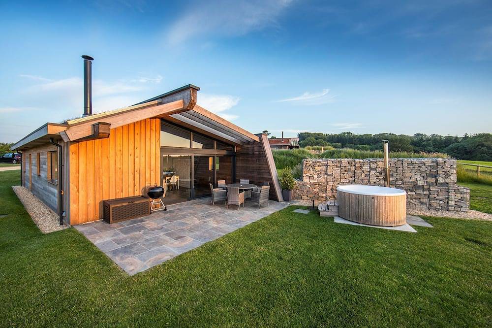 Ganze Wohnung, Bramble is an eco retreat with a wood fired hot tub in Dorset