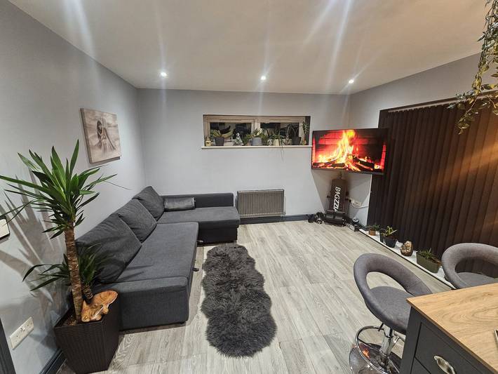 Last minute apartment for 4 people, with Garden in Southampton