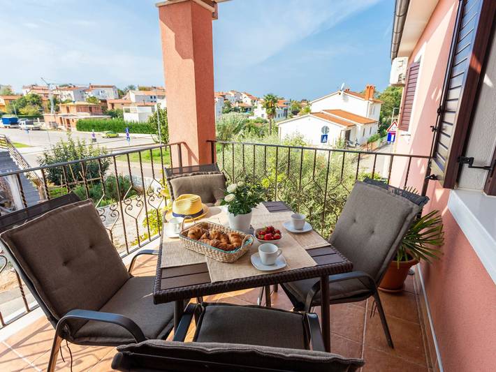 Ferienwohnung für 4 Personen, mit Balkon und Garten in Funtana