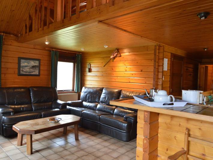 Gîte pour 8 personnes, avec Terrasse ainsi que Jardin et Sauna dans Sourbrodt