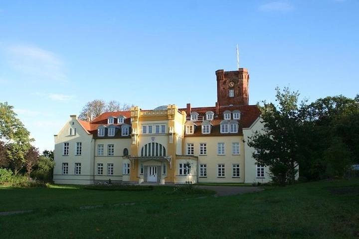 Ferienwohnung für 4 Personen, mit Balkon und Terrasse sowie Garten und Seeblick in Mecklenburgische Schweiz