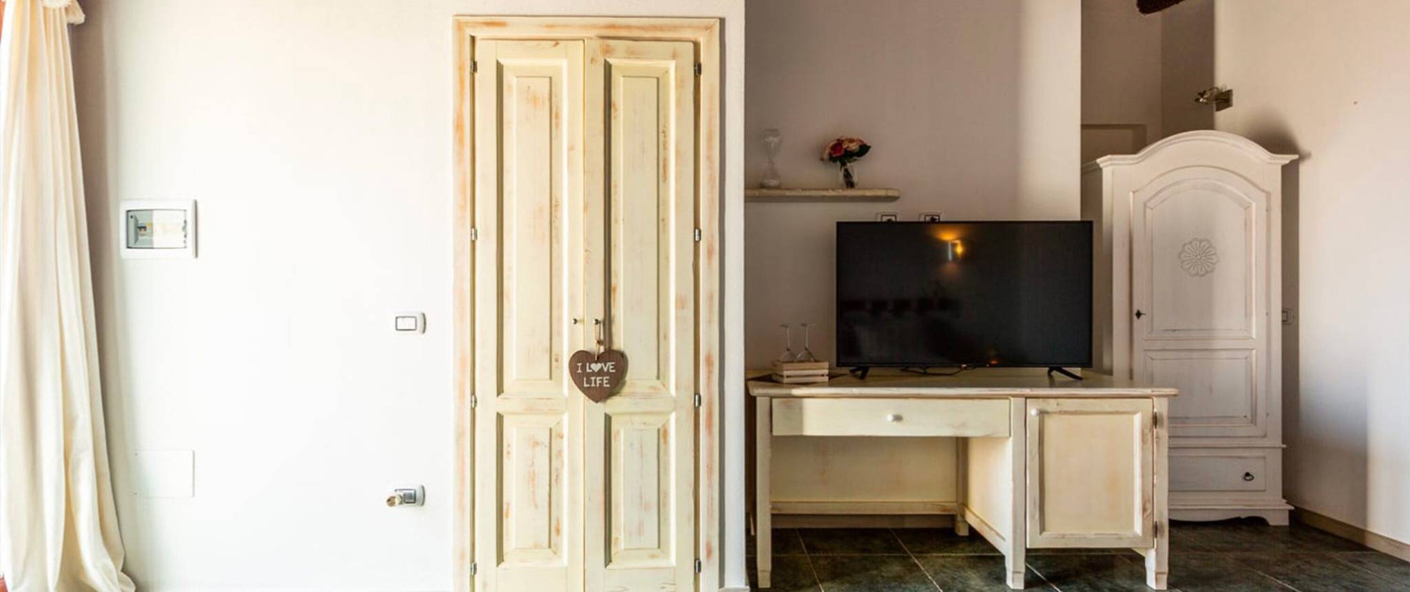 Kamer 'Suite Ulivo' met Uitzicht op de Bergen, Wi-Fi en Airconditioning in Uta, Provincie Cagliari