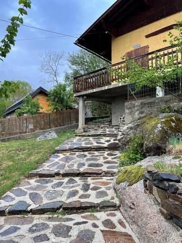 Gîte pour 9 personnes, avec terrasse ainsi que jardin et vue, animaux acceptés à Dorres