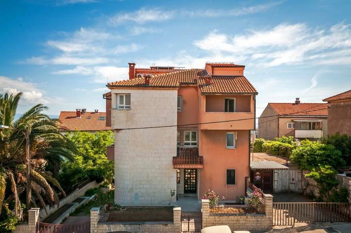 Gîte pour 2 personnes, avec jardin ainsi que vue et piscine à Split - 4